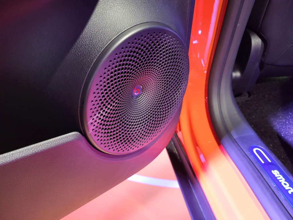 全新smart #3 Brabus配有Beats高级音响连全车13个喇叭组合。