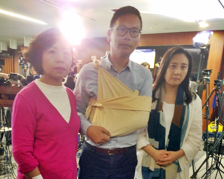 左起,麥美娟、陳恒鑌、葛珮帆報稱受傷。