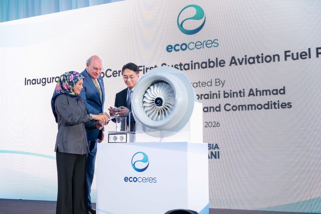 李家杰（右1）表示，马来西亚柔佛新厂的投产，正体现策略区域对永续发展的承诺如何有效地为全球气候解决方案作出贡献。EcoCeres相片提供