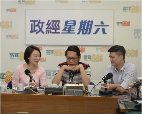 譚文豪（右）認為政府應立法規管房屋單位的最小面積。左起：李慧琼及陸頌雄。