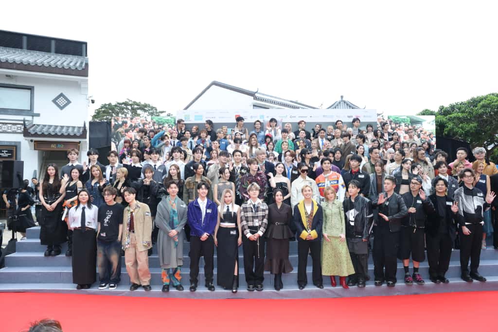 是日有多位歌手合共81個單位出席,大合照時林家謙、Gin Lee、馮允謙及謝安琪站在中央位置。 是日有多位歌手合共81個單位出席,大合照時林家謙、Gin Lee、馮允謙及謝安琪站在中央位置。