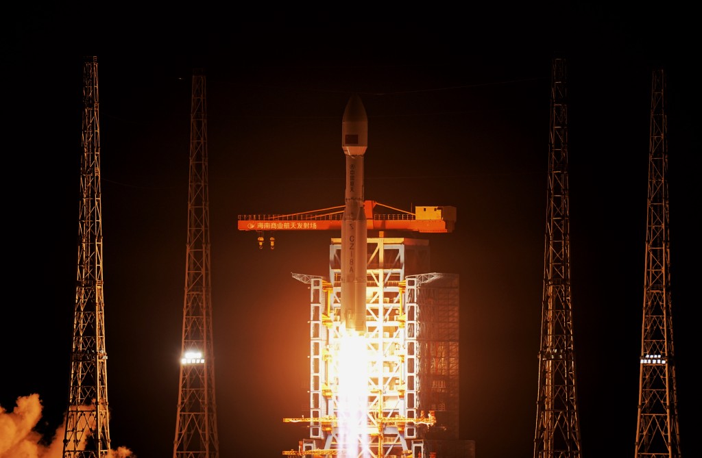 以集成電路、航空航天、生物醫藥、低空經濟、新型儲能、智能機械人等六大支柱的新興產業的產值，將在5年內增加4萬億以上，比2025年的6萬億增加7成。（新華社）