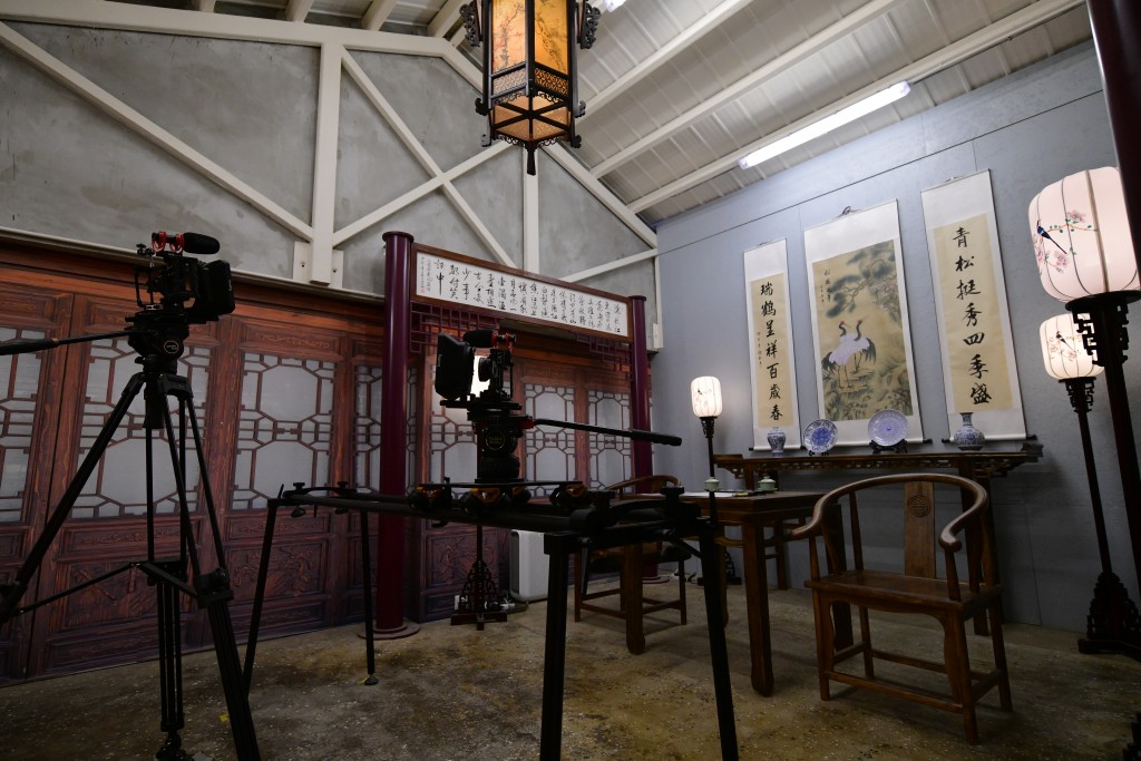 遊客可以在「1931影棚」體驗館内重現的《唐伯虎點秋香》等電影場景。歐樂年攝