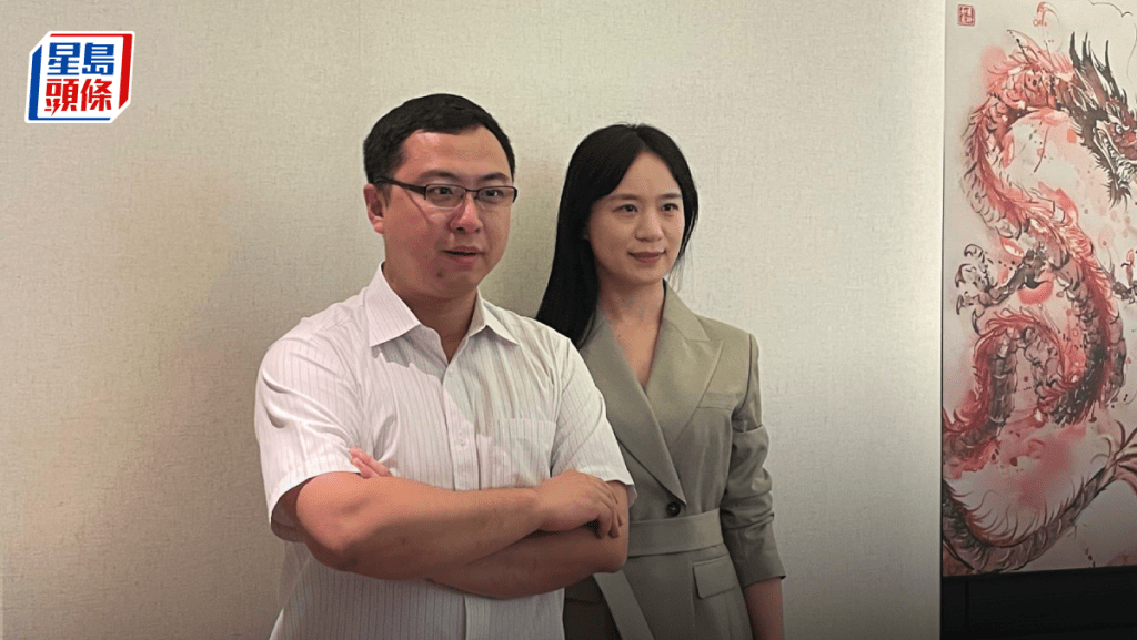 人瑞人才（6919）副總裁及財務總監李文佳（左）及投資者關係部副總經理蔣盈盈（右）
