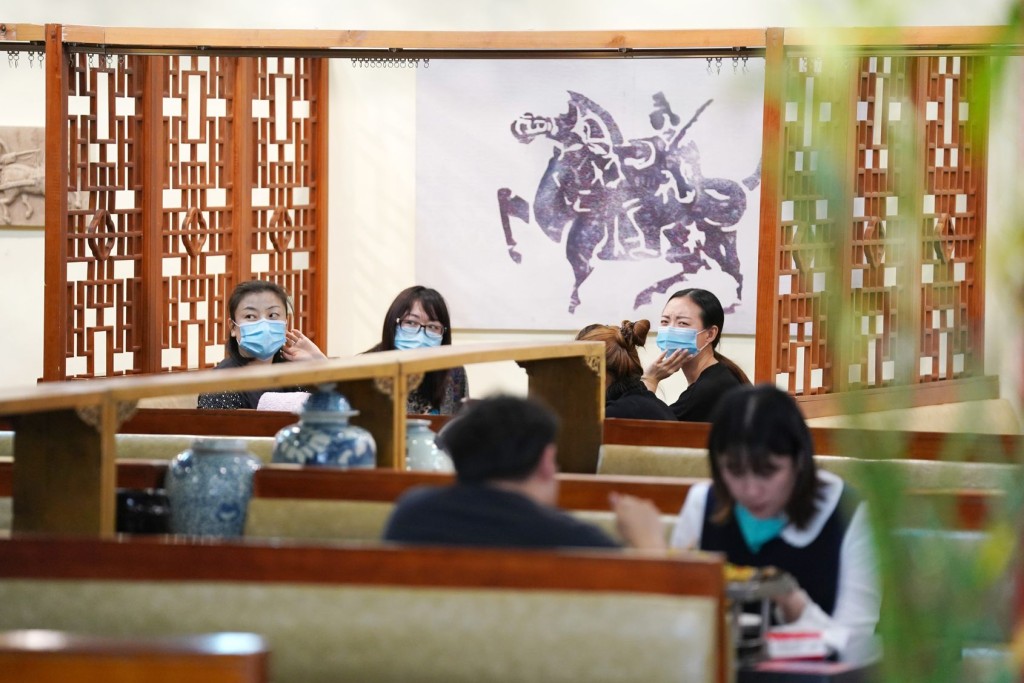 哈爾濱市經營的各種餐飲服務均暫停堂食。新華社資料圖片