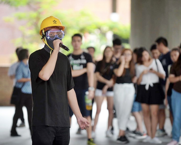 理大學生會在校園內舉行集會。