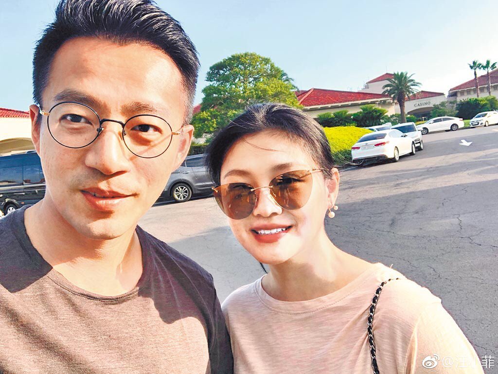 一直表現幸福。
