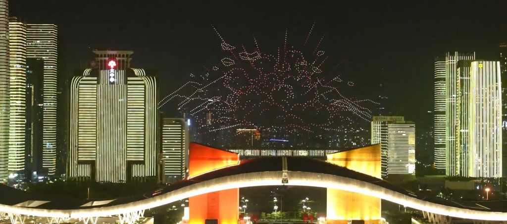 深圳經濟特區建立45周年，今日有1.2萬架無人機進行表演。
