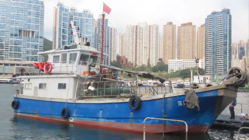 南丫島漁船非法使用蛇籠 漁護署落案控告本地船長及4內地漁工