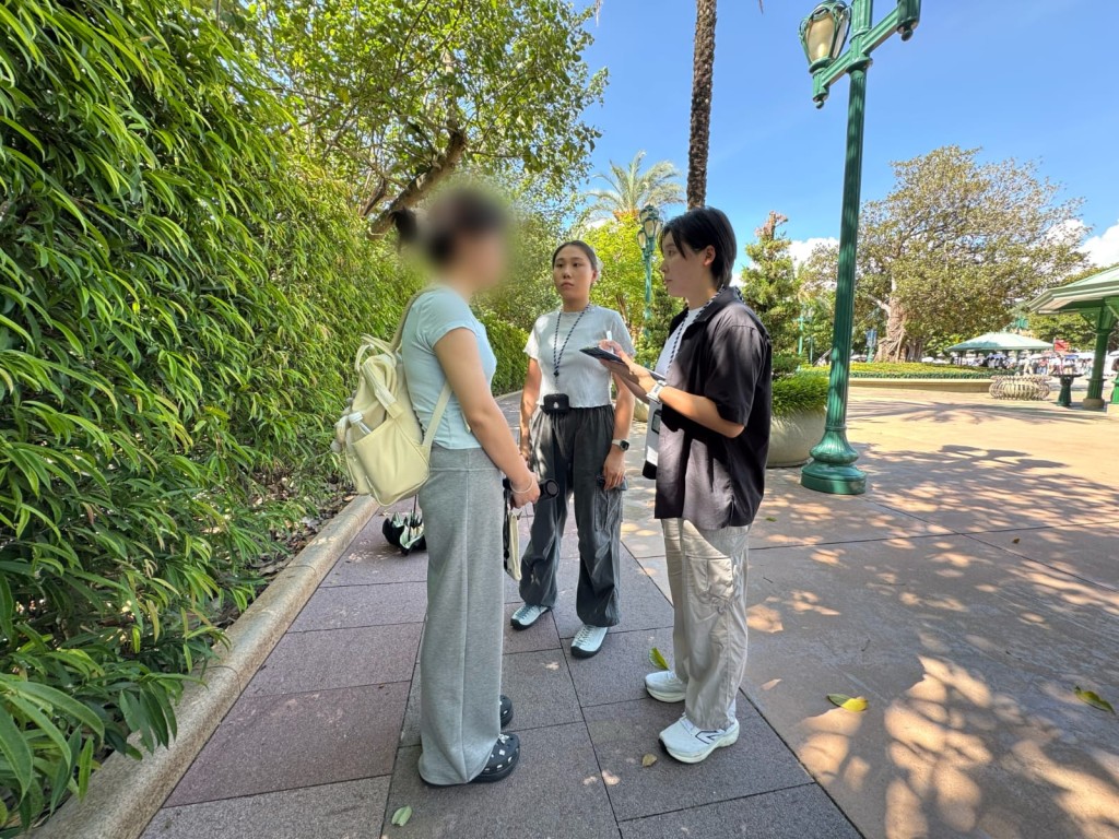 有內地攝影師與化妝師來港提供服務收費。 有內地攝影師與化妝師來港提供服務收費。