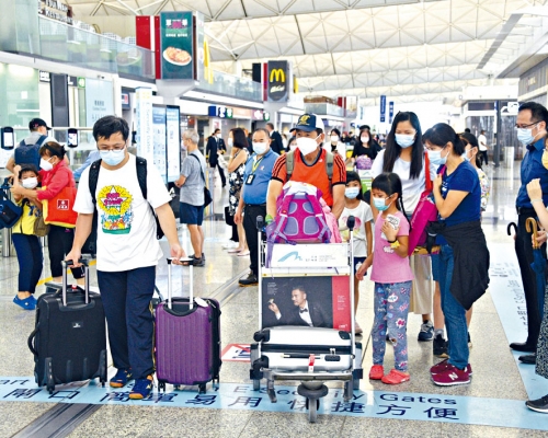 ■在本港政治環境下,不少港人萌生移民念頭。
