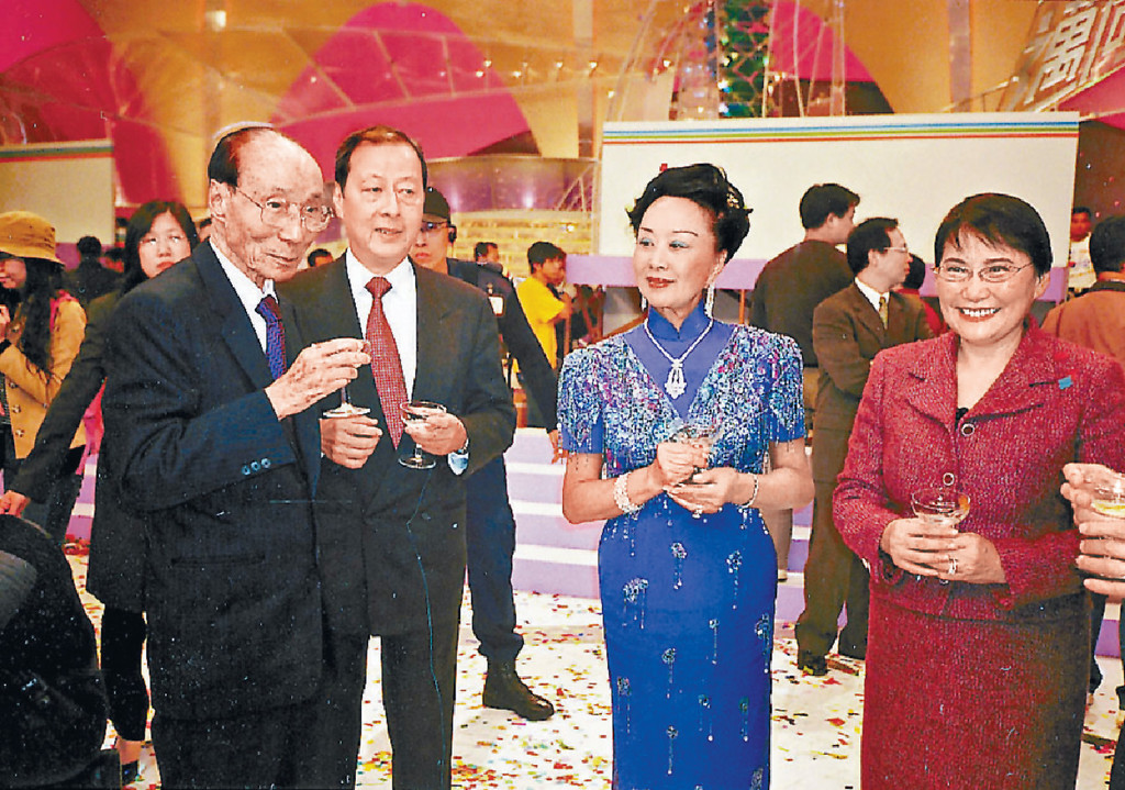 ■利孝和夫人與邵逸夫（左）及方逸華對TVB貢獻良多。