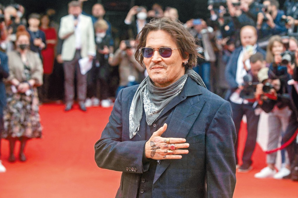 ■尊尼特普出席捷克舉行的「卡羅維瓦利電影節」，準備領取終身成就獎。