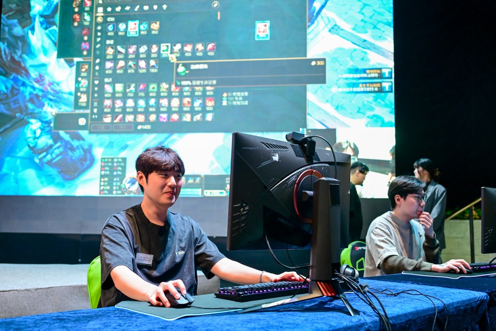 Bang現身與本地選手MnM進行表演賽。攝影:魏國謙