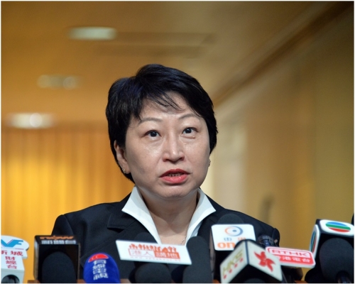 鄭若驊在聲明中表示，昨日收到屋宇署通知，要求進入物業調查。