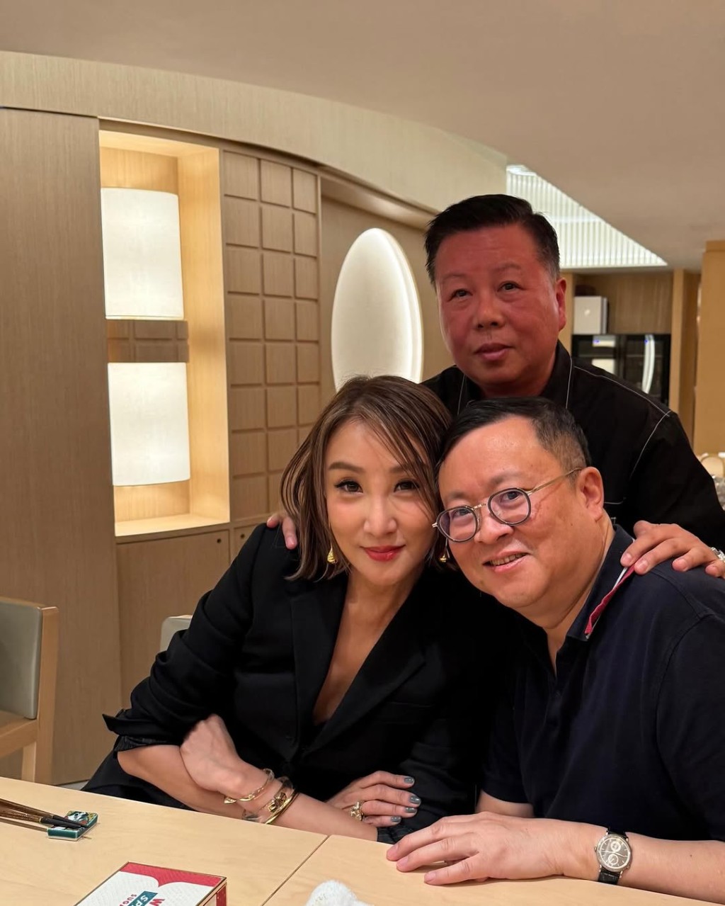 雷林靜怡連環出PO。 雷林靜怡連環出PO。