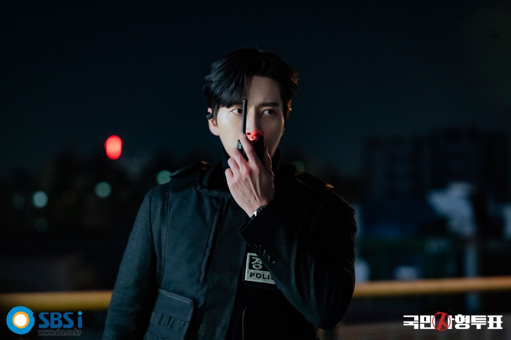 朴海镇饰演年约30岁的金武灿，首尔南部地方警察局广域搜查队1组组长。
