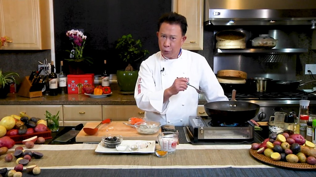 YouTube都有传统烹饪教学影片，用普通话教学。