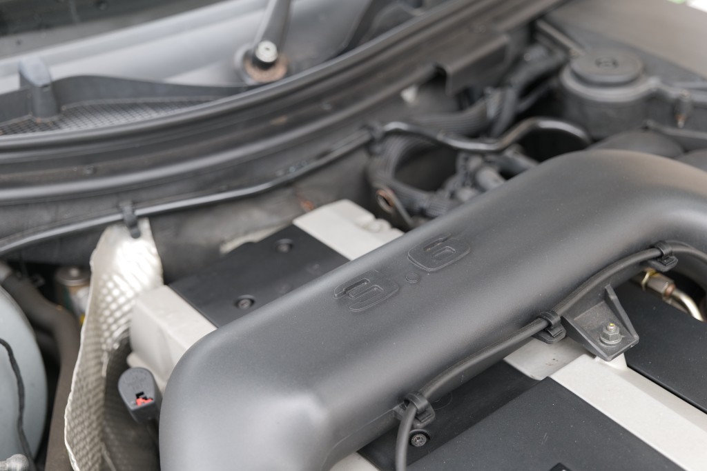 Mercedes-Benz SLK 3.6 AMG引用了當年C36 AMG的3.6公升直六引擎。
