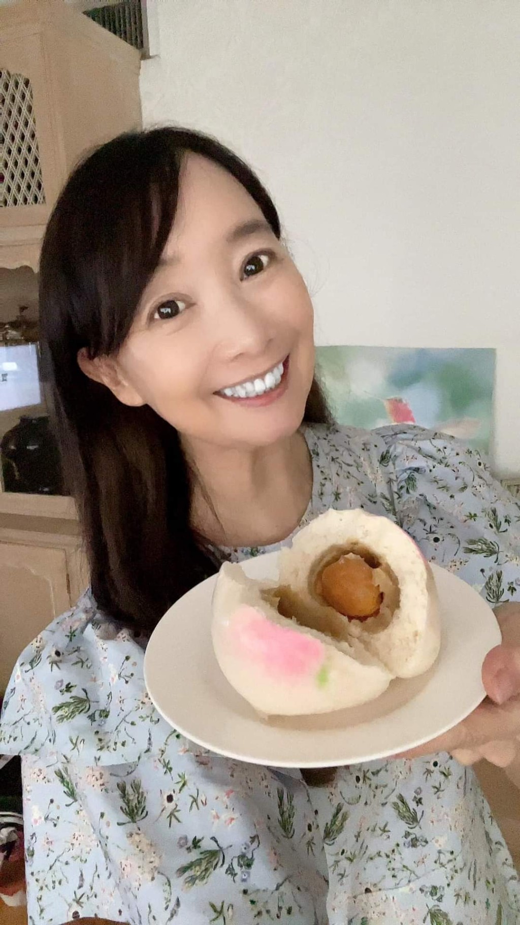 本月20日係Agnes的66歲牛一，朋友提前送上壽桃為她慶生。