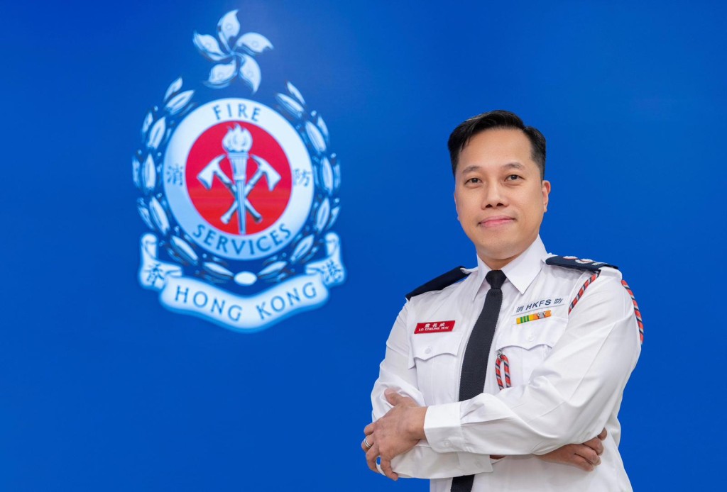 消防處高級消防區長（公眾安全及傳訊）盧長威介紹消防處最新推出的「樓宇應急先鋒」計劃，鼓勵物管業界踴躍參與。