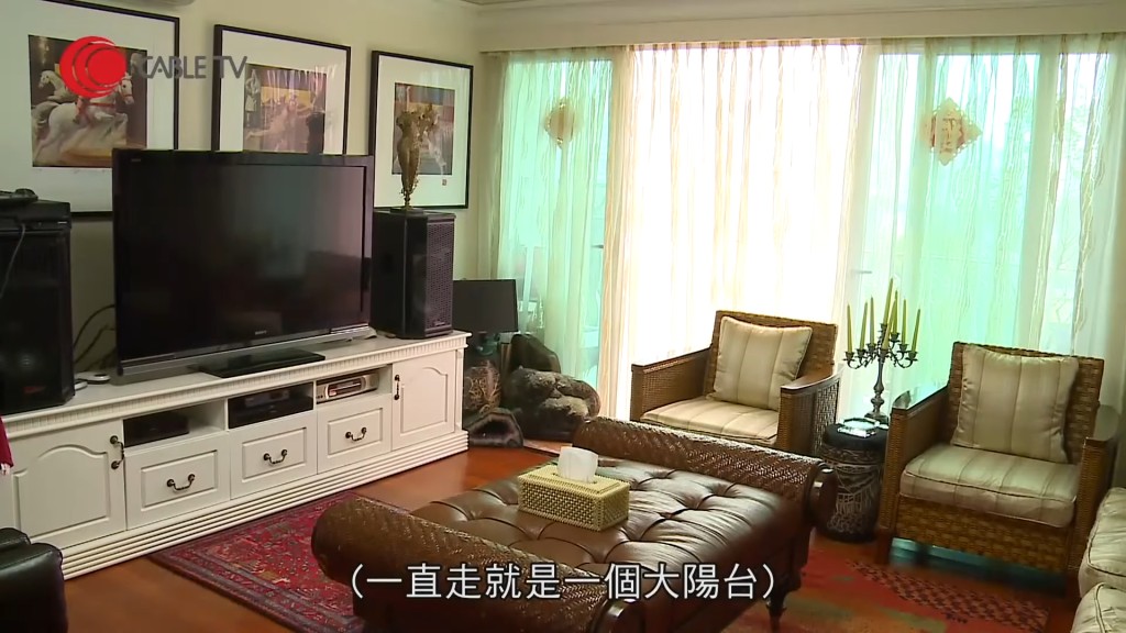 客廳好大。