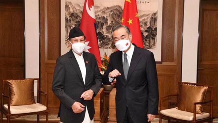 王毅周三與卡德加(左)會晤。外交部網站圖片