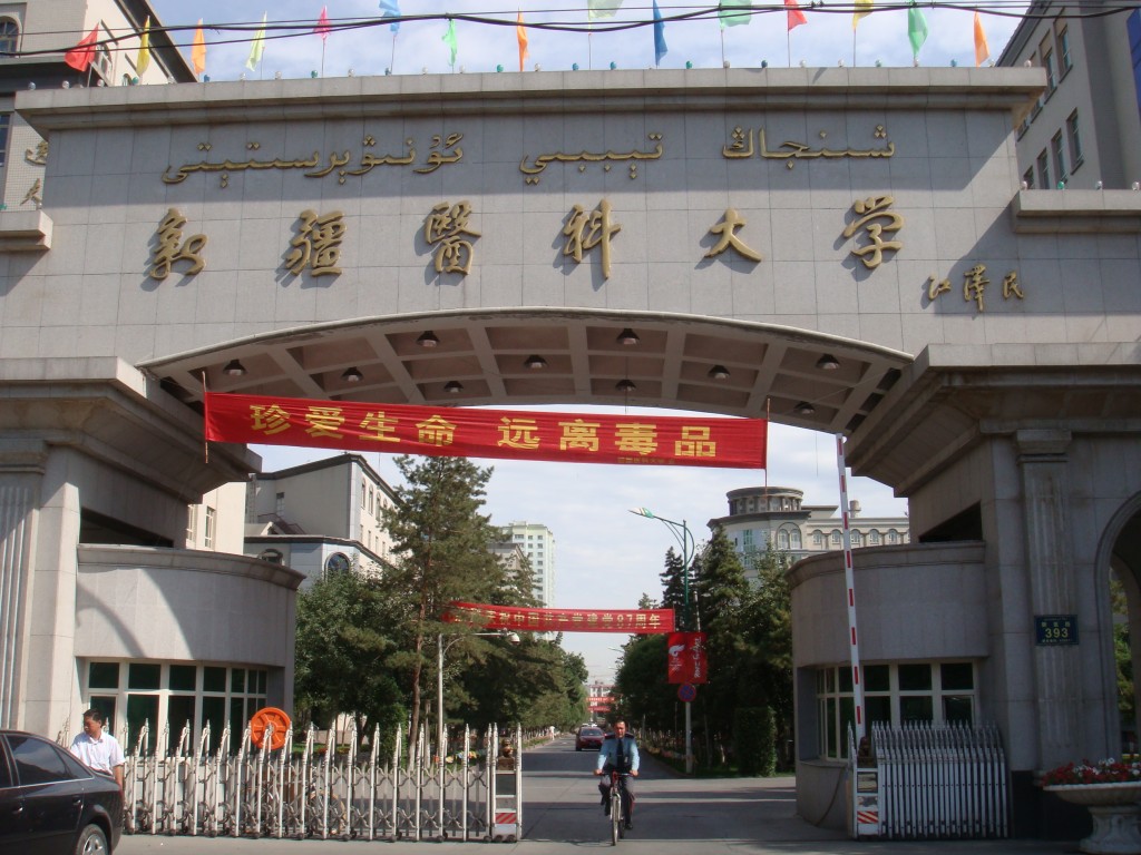 新疆醫科大學禁止學生在宿舍使用床簾。