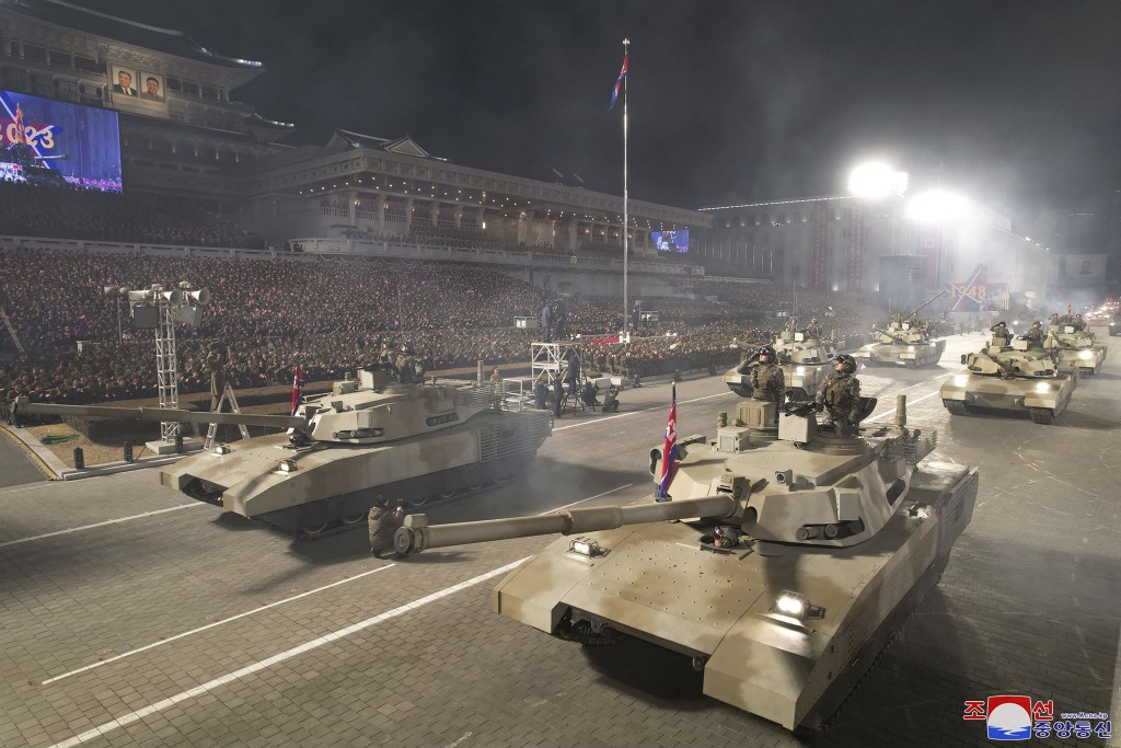北韓建國75周年閱兵式上展示坦克戰車。AP
