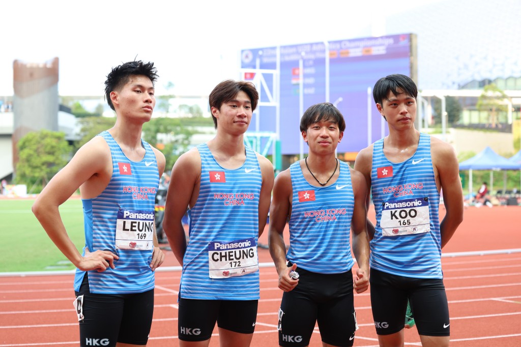 香港男子4x100米接力賽成員，梁靖恆（左起）、張俊然、陳一樂、古綽峰跟獎台只差一步。徐嘉華攝