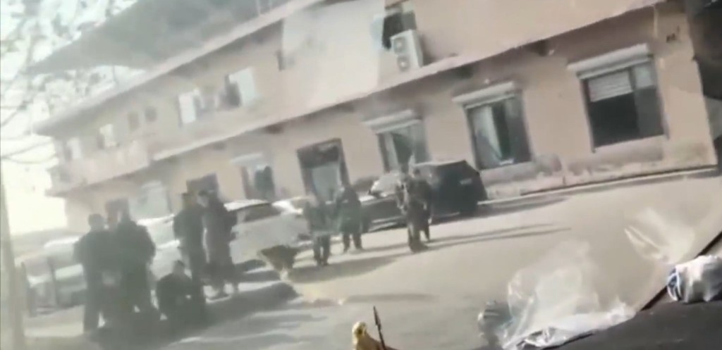 建築物玻璃被震碎。