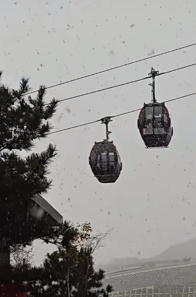 10月18日北京下雪了。 央視 10月18日北京下雪了。 央視