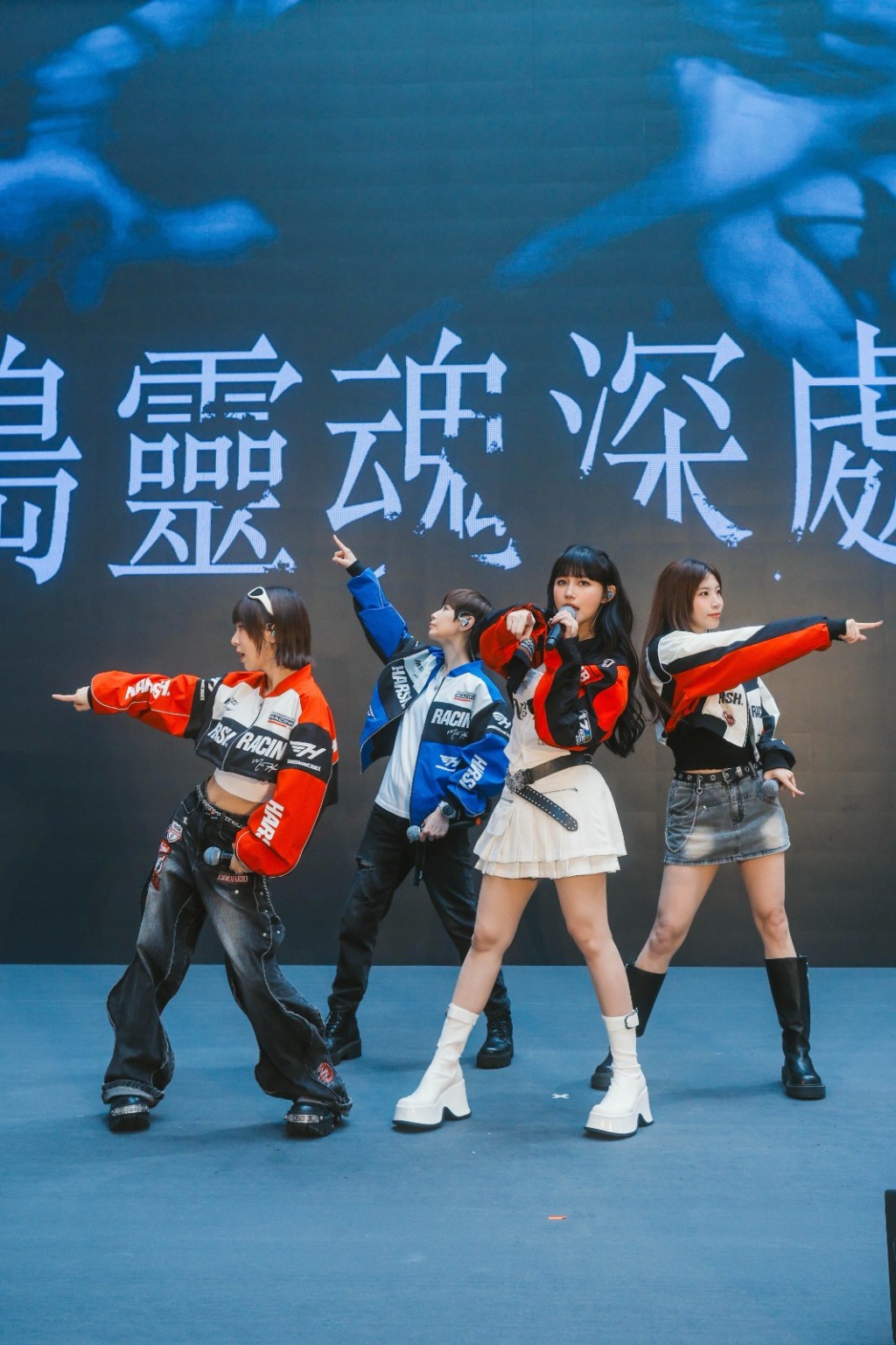 此活動是她們闊別1年後再次回到香港進行大型團體演出。 此活動是她們闊別1年後再次回到香港進行大型團體演出。
