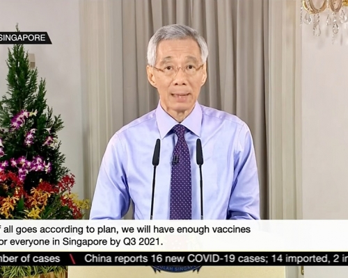 李顯龍料明年第三季完成全民接種。影片截圖