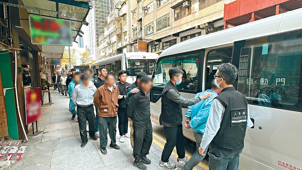 入境處在全港多區展開反非法勞工行動，合共拘捕29人。