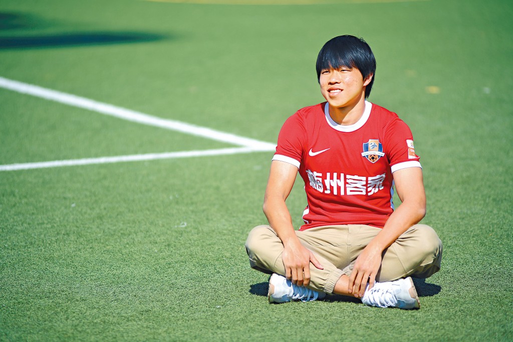 茹子楠能夠在足球事業有成，全賴父親一直照顧所致。