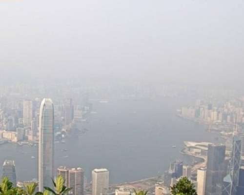 維港能見度頗低。天文台圖片