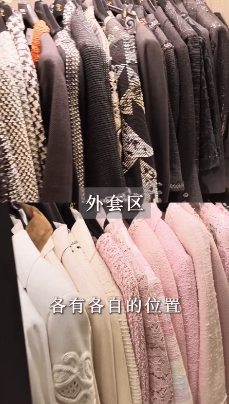 謝玲玲外套都有上百件。