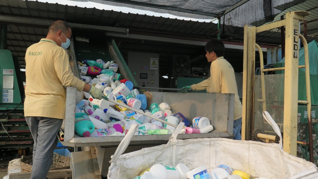 方正證券預計香港環保回收行業將加速發展，令回收量大幅提升。