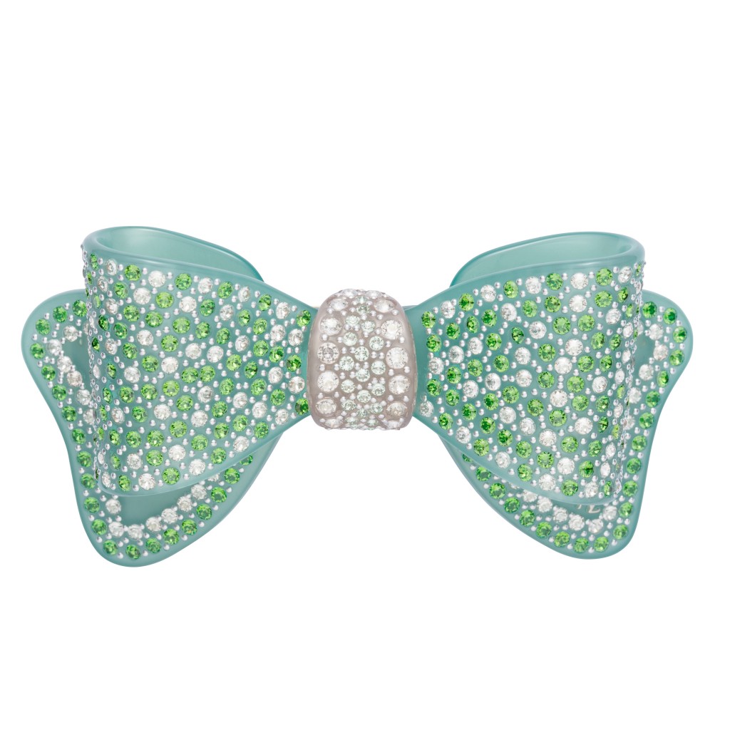 綴歐洲水晶的法式蝴蝶結髮夾/$6,600。