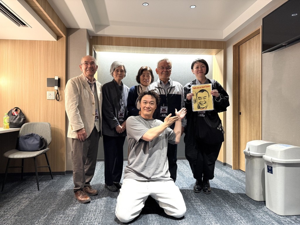 服裝設計師瀨尾英樹太太及其雙方父母。 服裝設計師瀨尾英樹太太及其雙方父母。