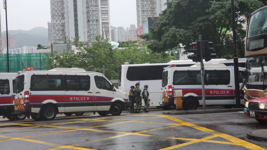 防暴警察增派大河道戒備