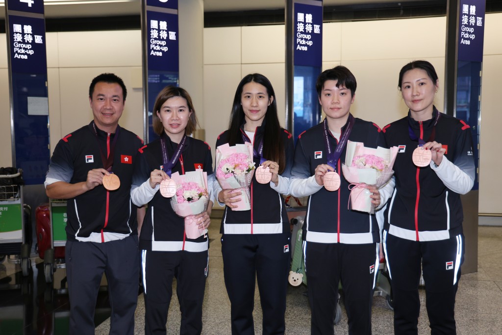 署理總教練李靜(左)、李皓晴、朱成竹、杜凱琹及張瑞教練。 