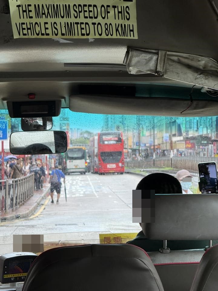 網民:啱啱坐中佢車。fb「車cam L(香港群組)」截圖 網民:啱啱坐中佢車。fb「車cam L(香港群組)」截圖