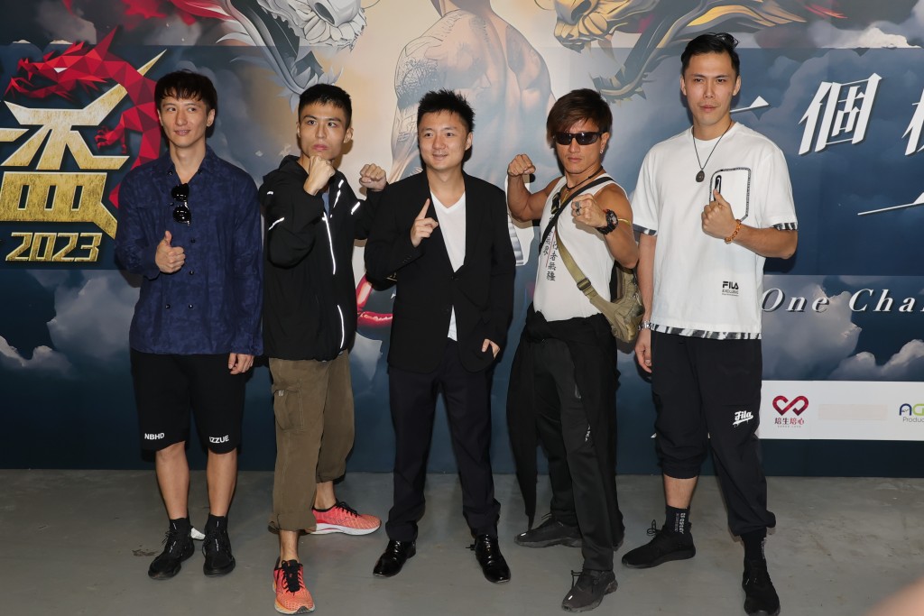 锺培生在会上公布刘马车与龙心将加入拳赛对战。