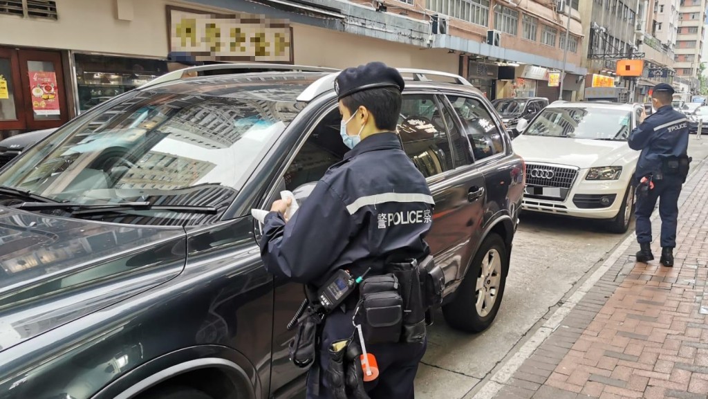 警一連兩日油尖區內打擊違例泊車。警方圖片