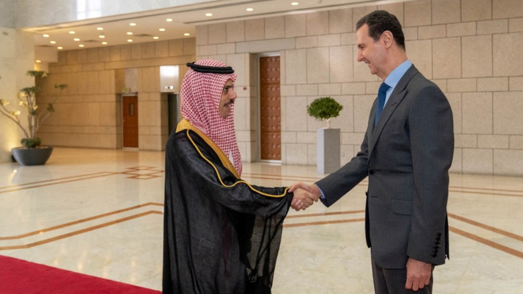 沙特外長費薩爾與敘利亞總統巴沙爾。路透