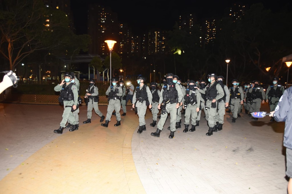 警方到場搜查。