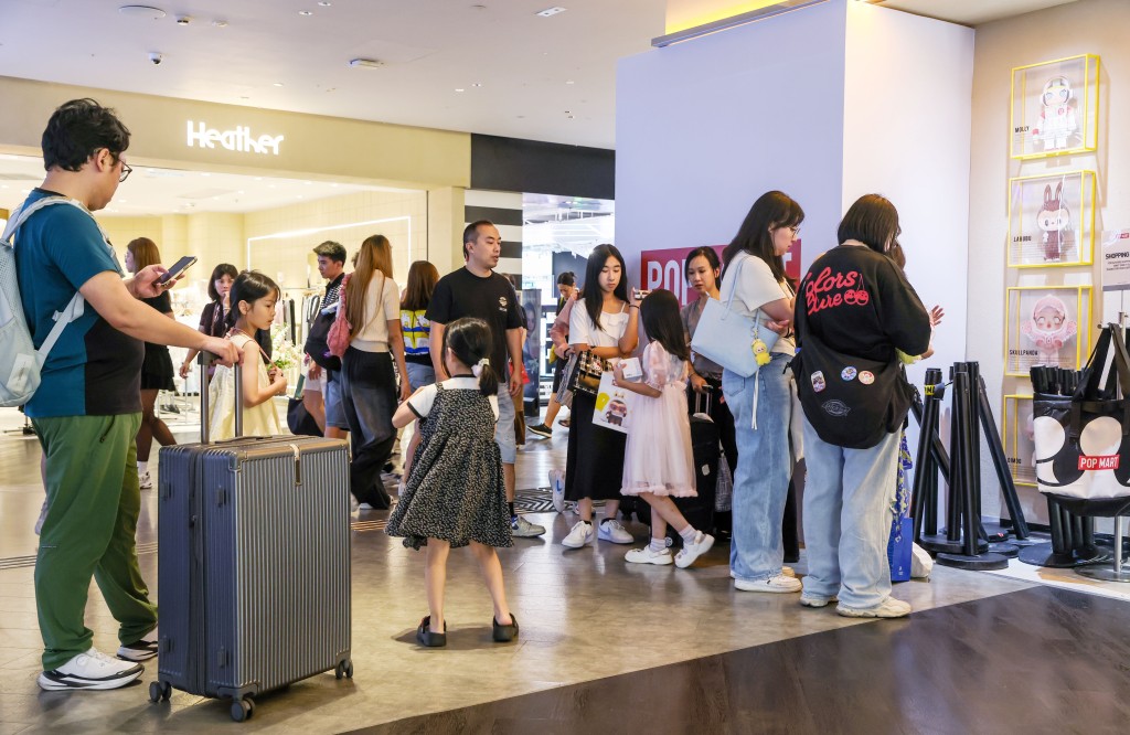 國慶黃金周有大比內地旅客來港旅遊。資料圖片