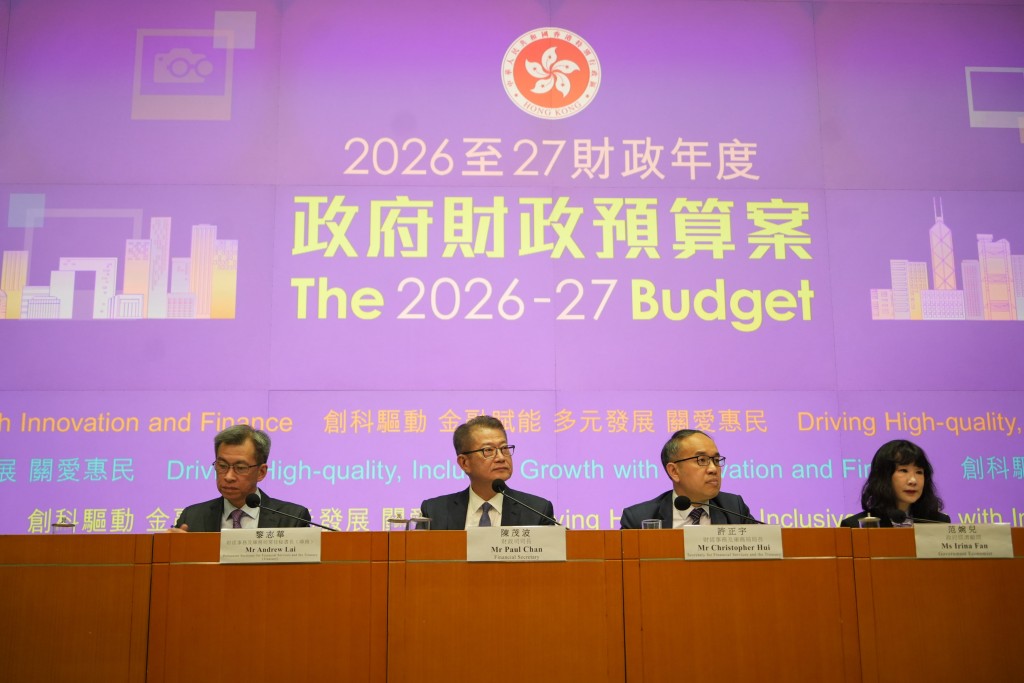 新一份《財政預算案》發表結束後舉行記者會。吳艷玲攝